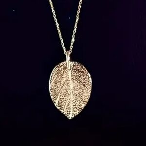 Gold Tone Leaf Filigree Necklace